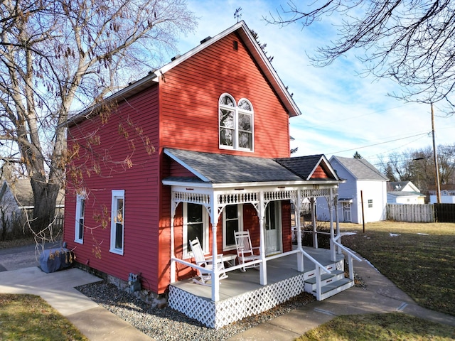 view of front of property featuring a front lawn and covered porch