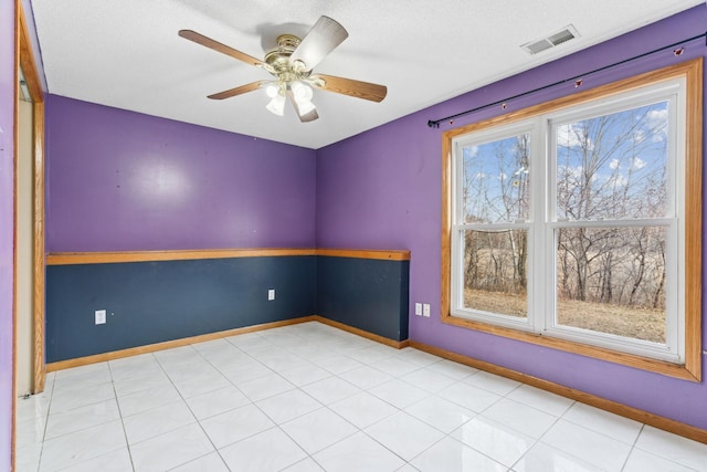 unfurnished room with a textured ceiling and ceiling fan