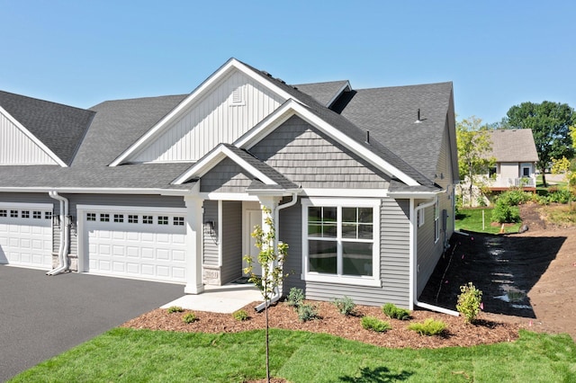 view of front facade with a front lawn