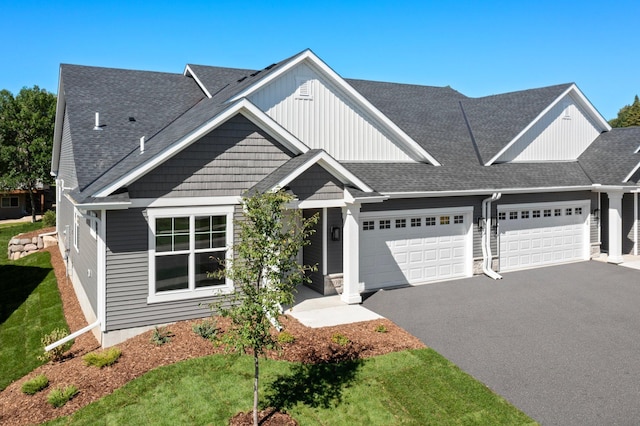 view of front of house with a front lawn and a garage