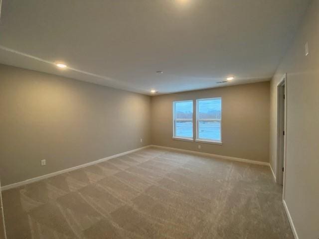 unfurnished room with carpet