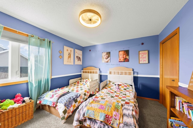 bedroom featuring carpet flooring and a textured ceiling