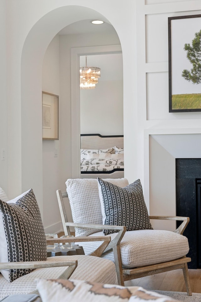 living area featuring an inviting chandelier