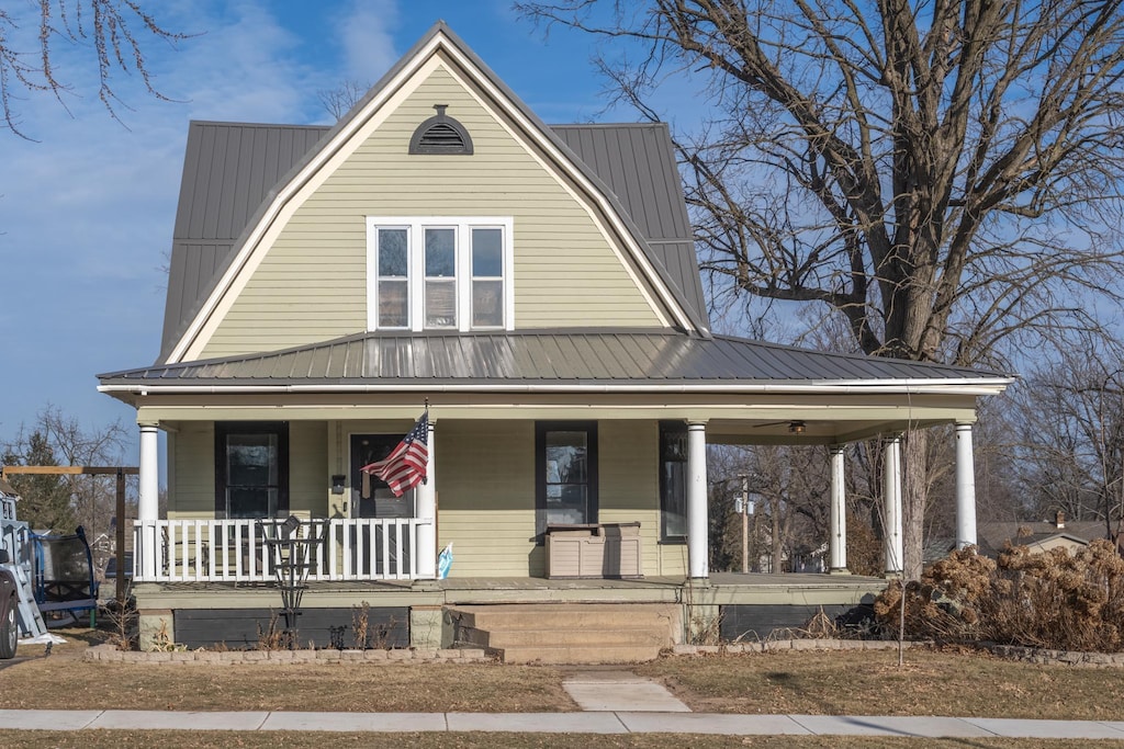 view of front facade featuring covered porch