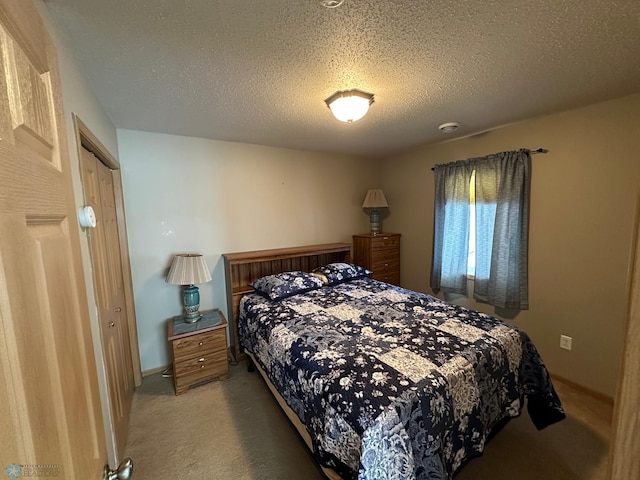 bedroom featuring light carpet, a closet, and a textured ceiling