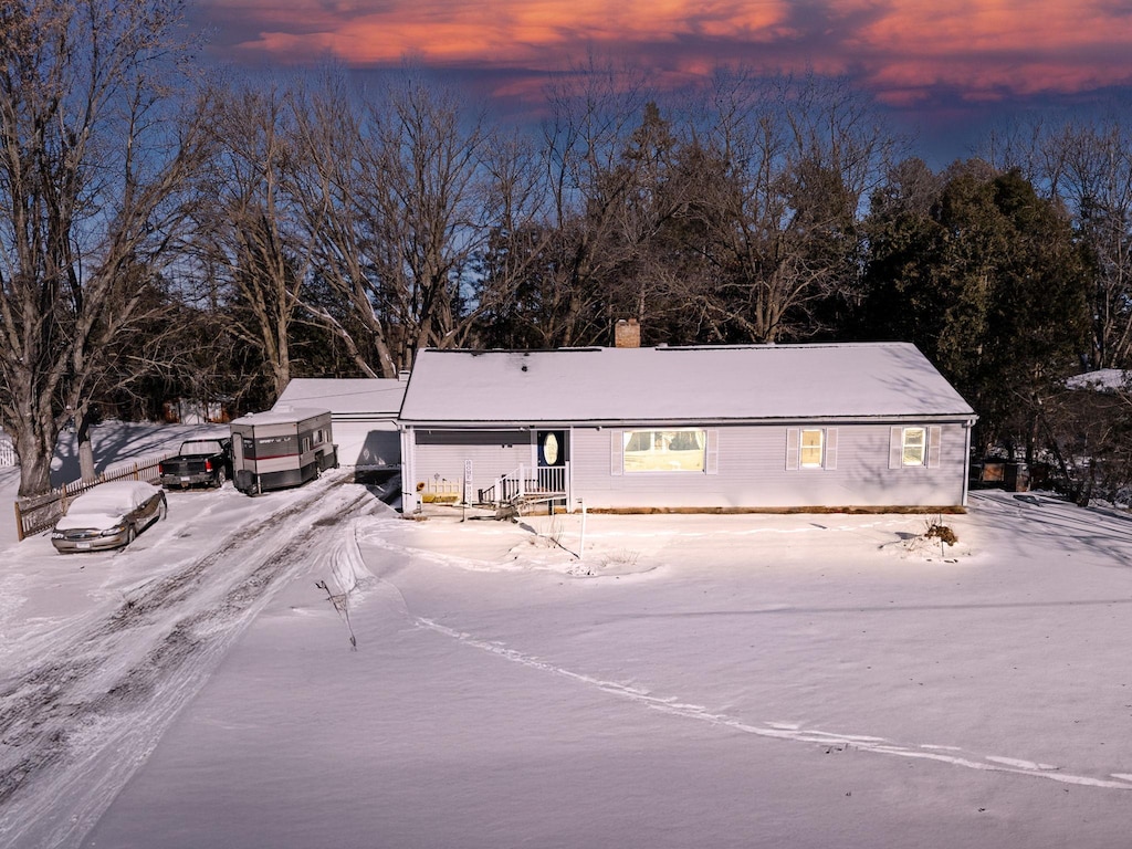 view of front of property