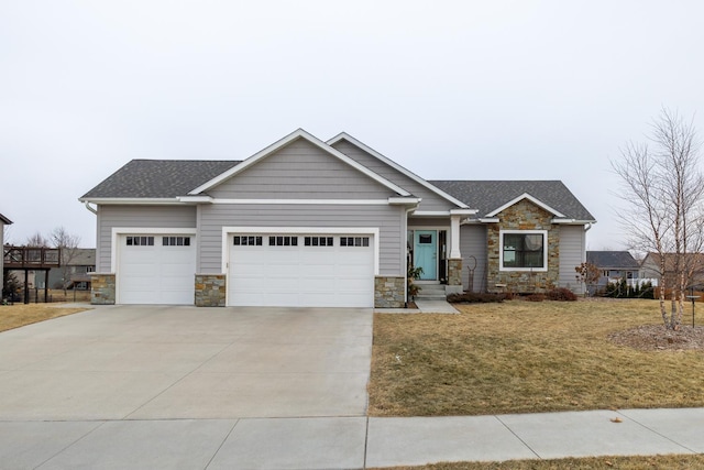 craftsman house with a garage and a front lawn