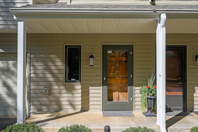 entrance to property featuring a porch