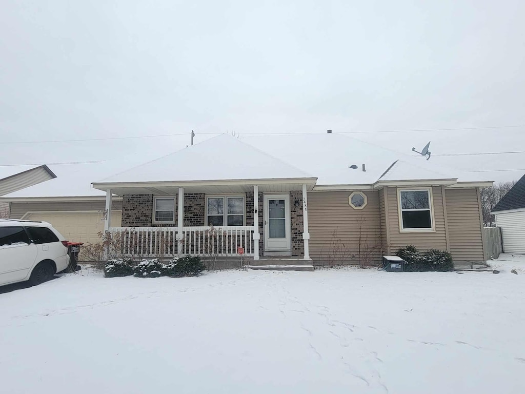 view of front of house with covered porch and a garage