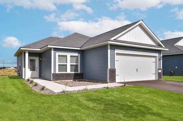 view of front of property featuring a front yard and a garage