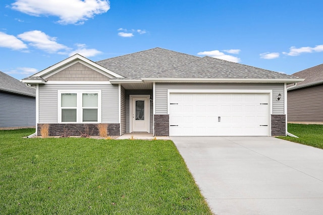 view of front of property featuring a front yard and a garage