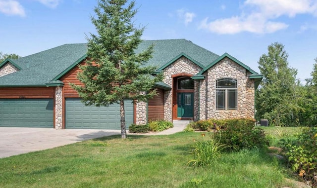 view of front facade featuring a front yard and a garage