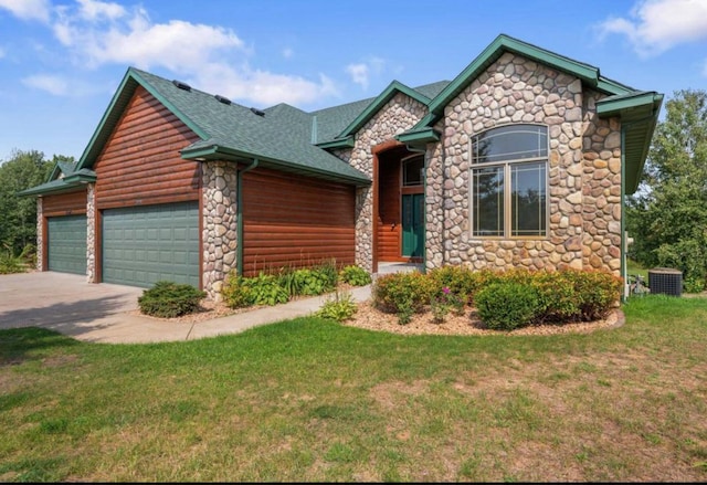 view of front of home featuring a front yard and a garage