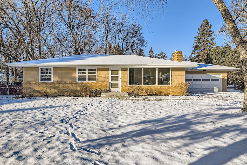 single story home featuring a garage