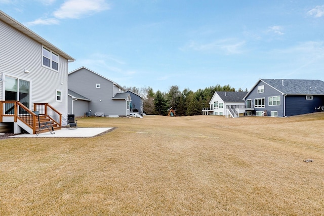 view of yard featuring a patio area