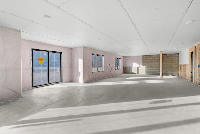 unfurnished room featuring concrete flooring