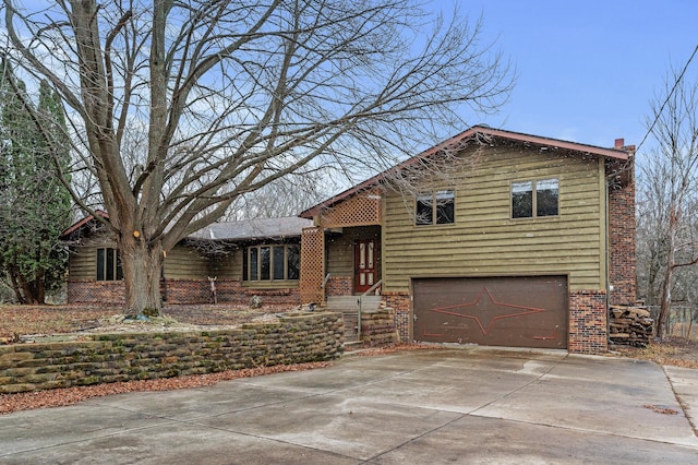 view of front of property featuring a garage