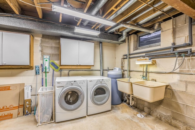 laundry room with cabinets and washing machine and clothes dryer