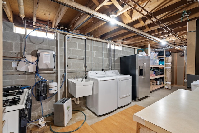 laundry area featuring washing machine and clothes dryer and sink