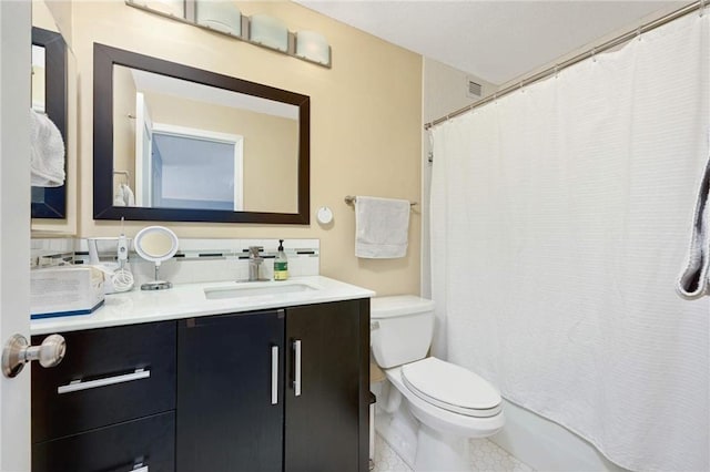 bathroom featuring a shower with curtain, vanity, tasteful backsplash, and toilet