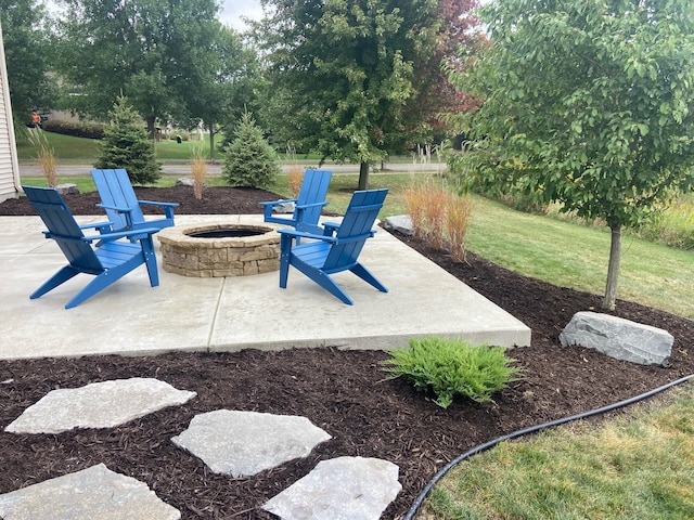 view of patio with a fire pit