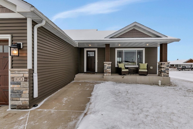 doorway to property with covered porch