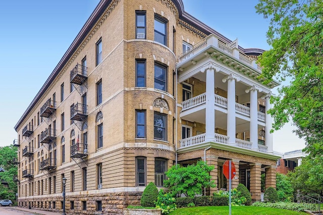 442 Summit Ave Unit 6, Saint Paul, MN 55102 - view of apartment building / complex
