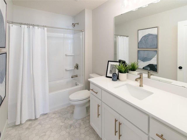 bathroom with toilet, vanity, and shower / bath combo