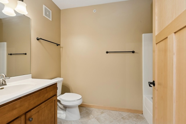 full bath featuring toilet, vanity, baseboards, visible vents, and tile patterned floors