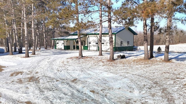 view of front of home with an outdoor structure