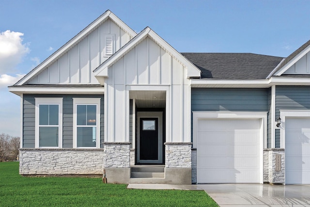 view of front of home with a front yard and a garage