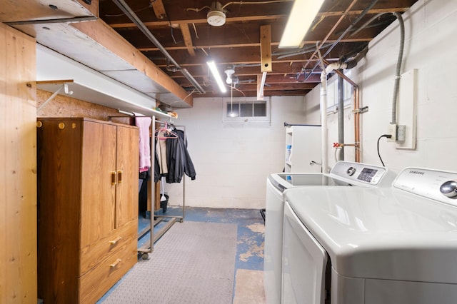 laundry room with washing machine and dryer