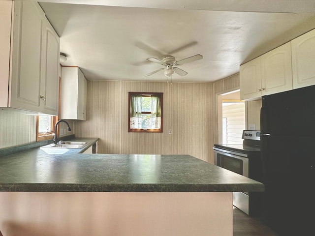 kitchen featuring kitchen peninsula, electric stove, black fridge, white cabinetry, and ceiling fan