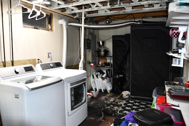 laundry room with washing machine and clothes dryer