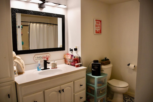 bathroom featuring vanity, curtained shower, and toilet