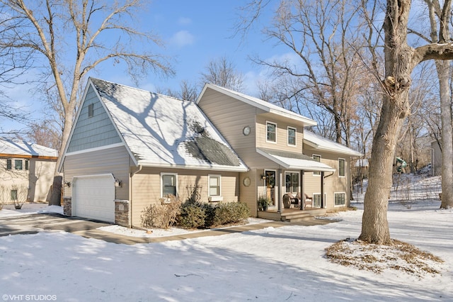 view of front facade featuring a garage and a porch