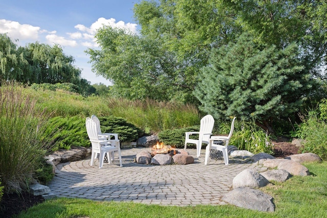 view of patio featuring an outdoor fire pit