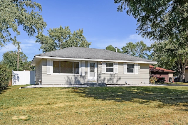 ranch-style house featuring a front yard