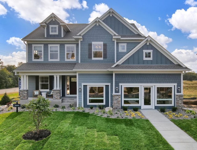 craftsman house with a front lawn and covered porch