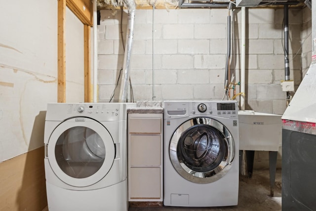 laundry room featuring washer and clothes dryer