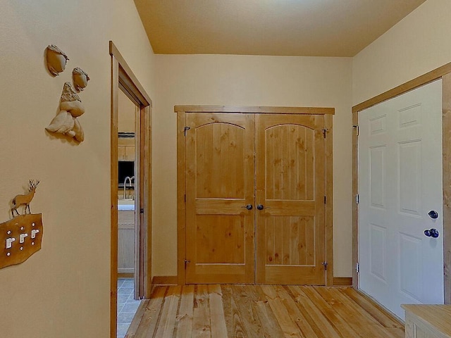 16694 206th Cir, Hutchinson, MN 55350 - entrance foyer featuring light wood-style flooring and baseboards