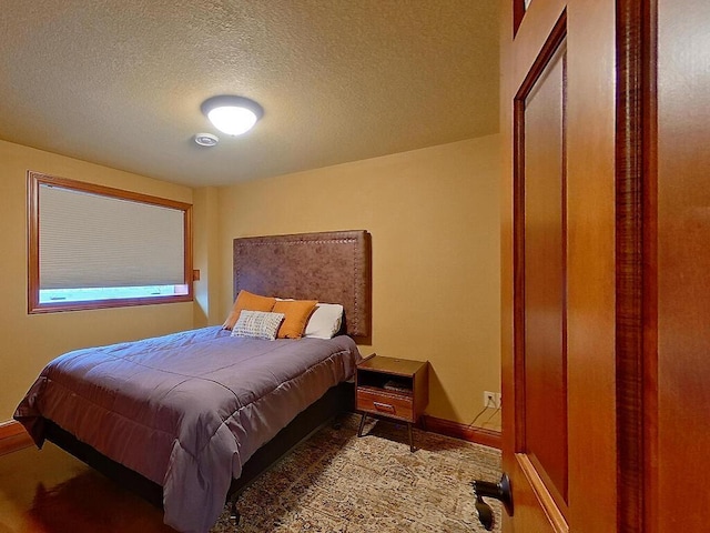 16694 206th Cir, Hutchinson, MN 55350 - bedroom featuring baseboards and a textured ceiling