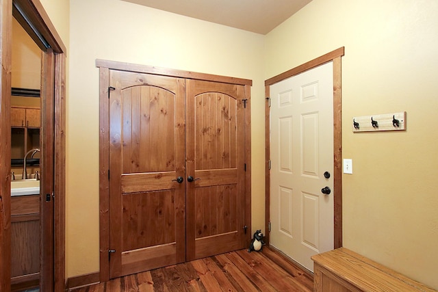 16694 206th Cir, Hutchinson, MN 55350 - foyer entrance with wood finished floors