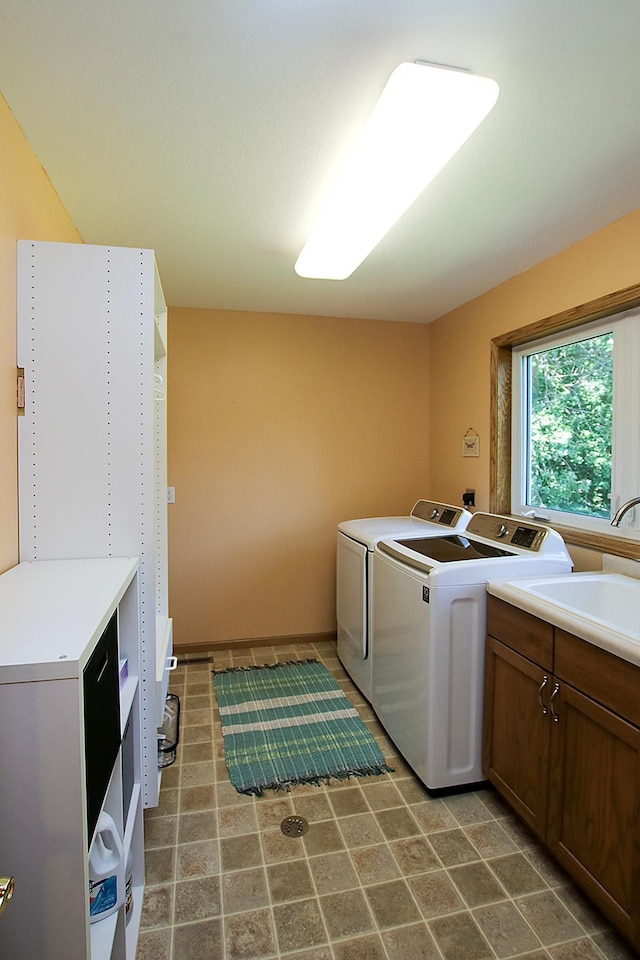 16694 206th Cir, Hutchinson, MN 55350 - laundry area with washing machine and dryer and cabinet space