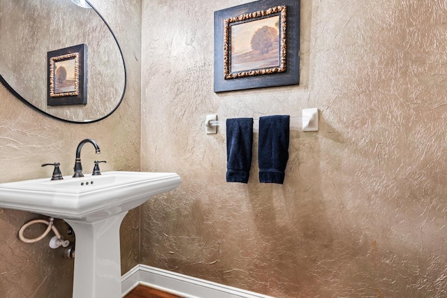 bathroom featuring sink