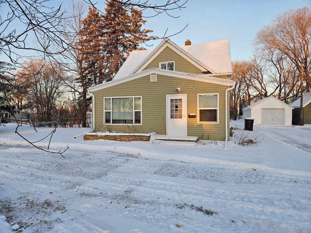 view of front facade with a garage and an outdoor structure