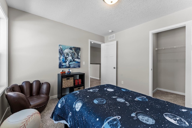 bedroom featuring carpet, a textured ceiling, and a closet