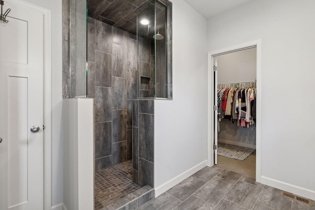 bathroom featuring tiled shower