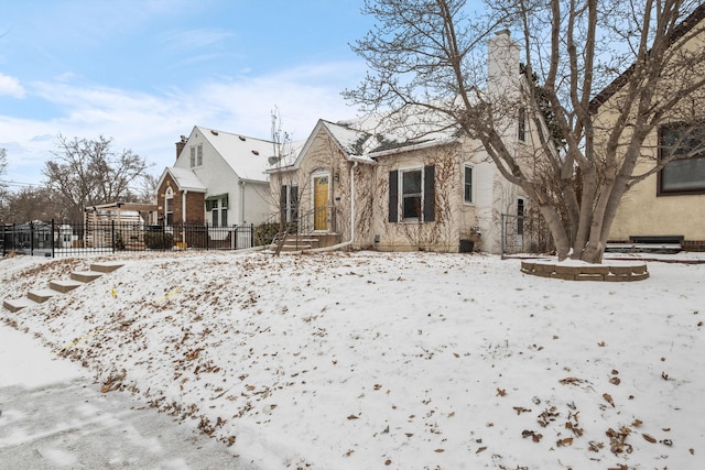 view of front of property