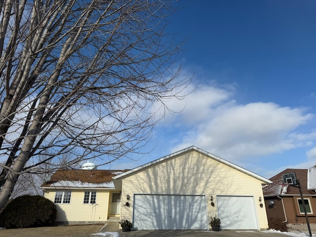 view of front facade with a garage